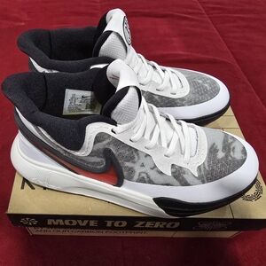 Nike Kyrie 8 Go (PS) Kids Sneakers Size 1Y